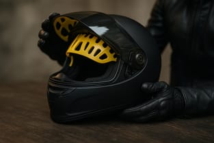 O que é MIPS e como funciona em capacetes de moto